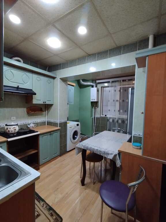 Kirayə verilir 4 otaqlı köhnə tikili, 110 m², İnşaatçılar m.-7