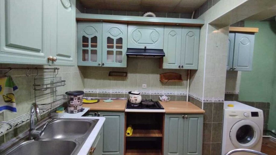 Kirayə verilir 4 otaqlı köhnə tikili, 110 m², İnşaatçılar m.-8