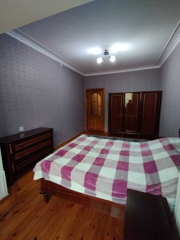Kirayə verilir 4 otaqlı köhnə tikili, 110 m², İnşaatçılar m.-19