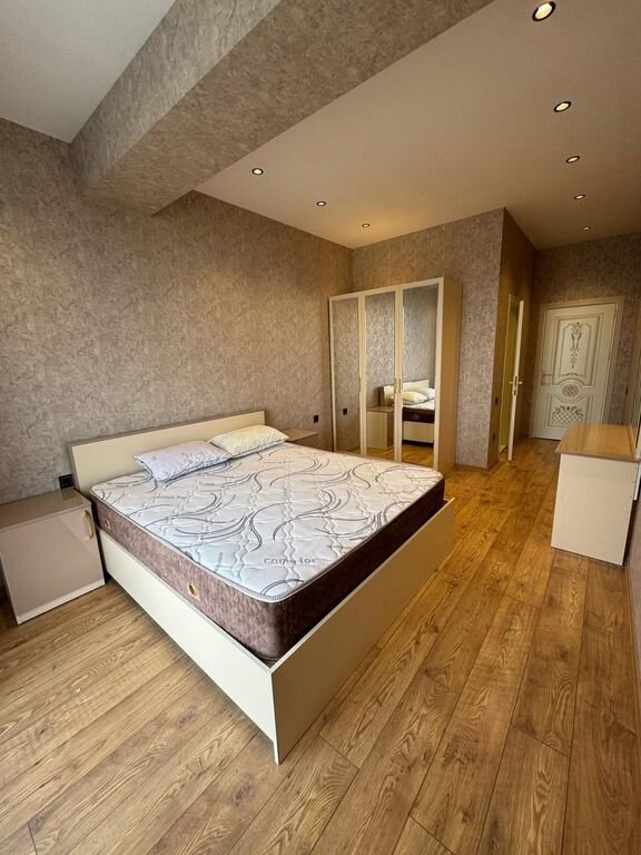 Kirayə verilir 3 otaqlı yeni tikili, 140 m², 28 May m.-4