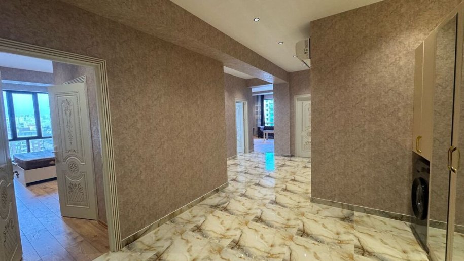 Kirayə verilir 3 otaqlı yeni tikili, 140 m², 28 May m.-5