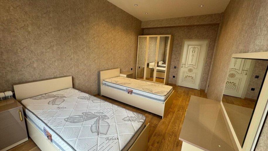 Kirayə verilir 3 otaqlı yeni tikili, 140 m², 28 May m.-9
