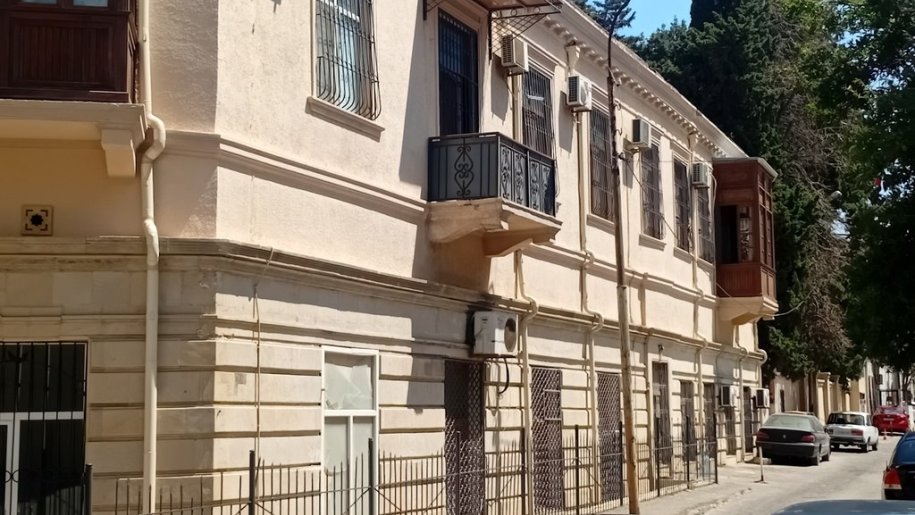 Satılır 3 otaqlı köhnə tikili, 84 m², İçərişəhər m.-17