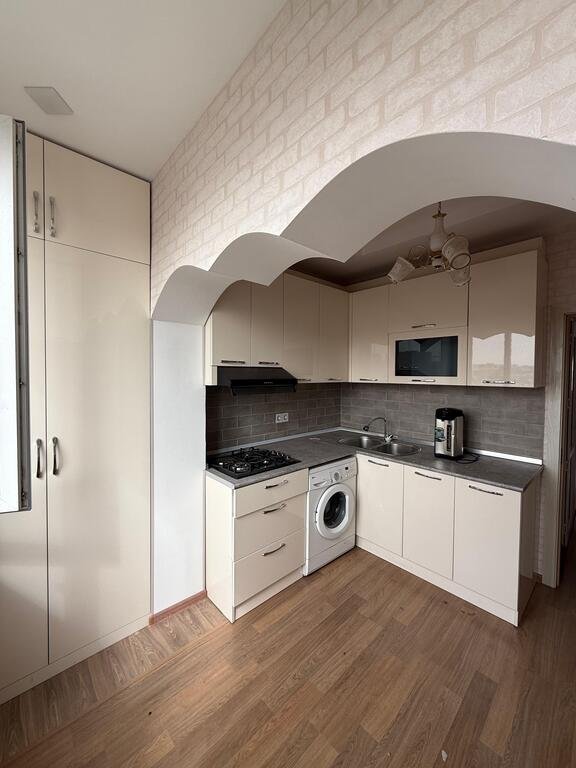 Satılır 3 otaqlı köhnə tikili, 100 m², Nəriman Nərimanov m.-11