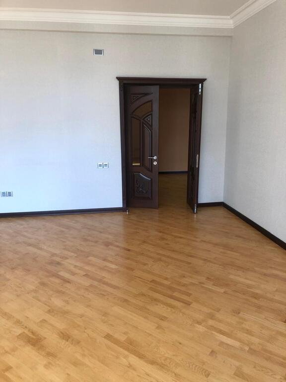 Kirayə verilir 4 otaqlı yeni tikili, 180 m², İnşaatçılar m.-2