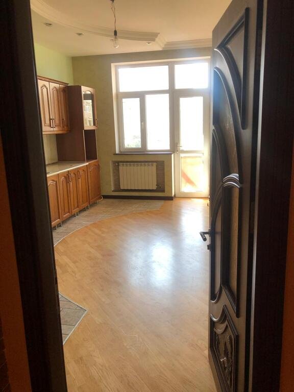 Kirayə verilir 4 otaqlı yeni tikili, 180 m², İnşaatçılar m.-12