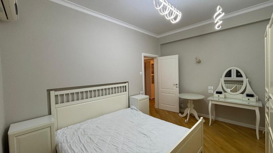 Satılır 3 otaqlı köhnə tikili, 95 m², 28 May m.-6