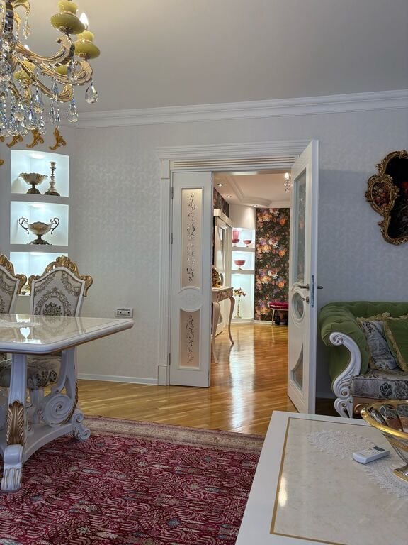 Satılır 4 otaqlı yeni tikili, 165 m², İnşaatçılar m.-14