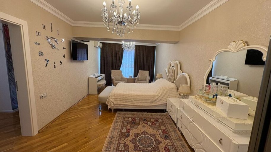 Satılır 4 otaqlı yeni tikili, 165 m², İnşaatçılar m.-22