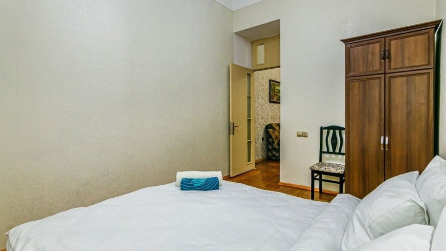 Kirayə verilir 3 otaqlı köhnə tikili, 70 m², İçərişəhər m.-8