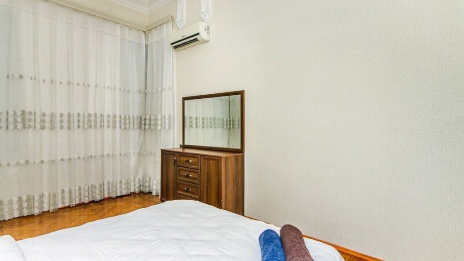 Kirayə verilir 3 otaqlı köhnə tikili, 70 m², İçərişəhər m.-14