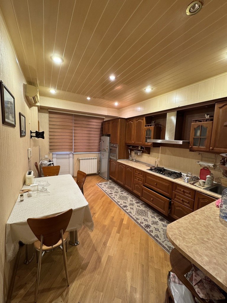 Satılır 3 otaqlı yeni tikili, 165 m², 8-ci mikrorayon-8