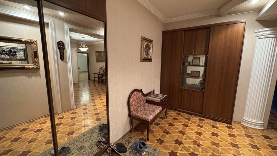 Satılır 3 otaqlı yeni tikili, 165 m², 8-ci mikrorayon-9