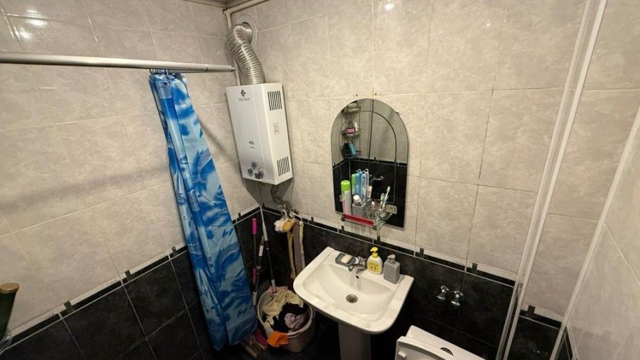 Satılır 3 otaqlı köhnə tikili, 65 m², Qara Qarayev m.-5