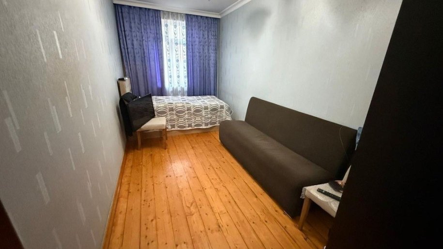 Satılır 3 otaqlı köhnə tikili, 65 m², Qara Qarayev m.-7