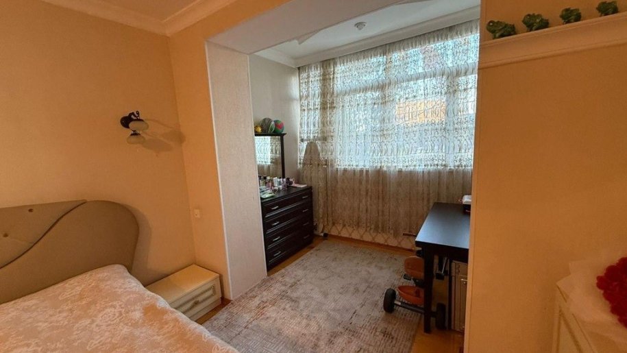 Satılır 3 otaqlı köhnə tikili, 65 m², Qara Qarayev m.-9