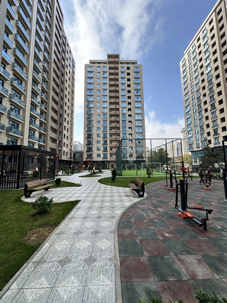 Satılır 4 otaqlı yeni tikili, 195 m², 28 May m.-1