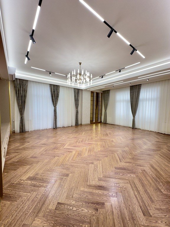 Satılır 4 otaqlı yeni tikili, 195 m², 28 May m.-3