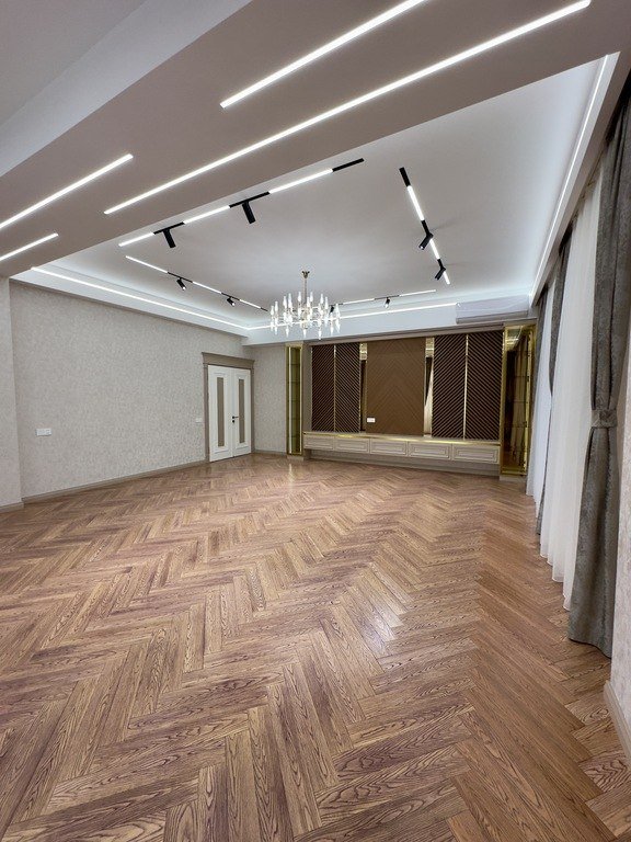 Satılır 4 otaqlı yeni tikili, 195 m², 28 May m.-4