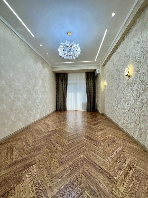 Satılır 4 otaqlı yeni tikili, 195 m², 28 May m.-8