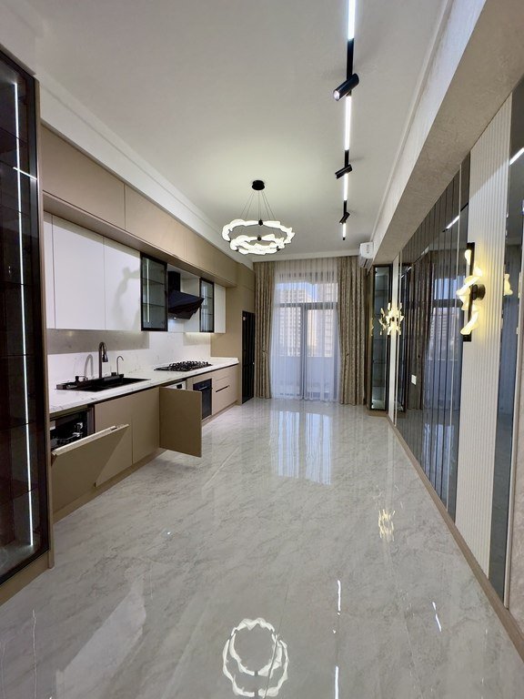 Satılır 4 otaqlı yeni tikili, 195 m², 28 May m.-13