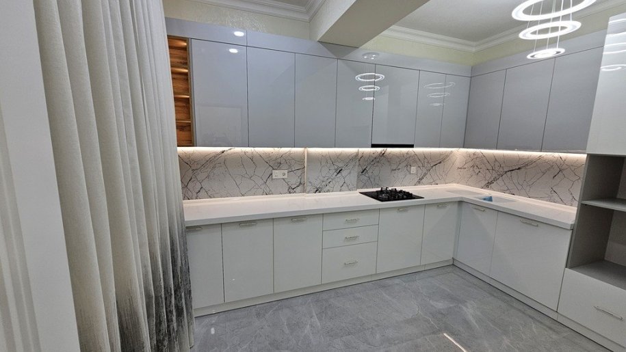Satılır 3 otaqlı yeni tikili, 97 m², Qara Qarayev m.-12