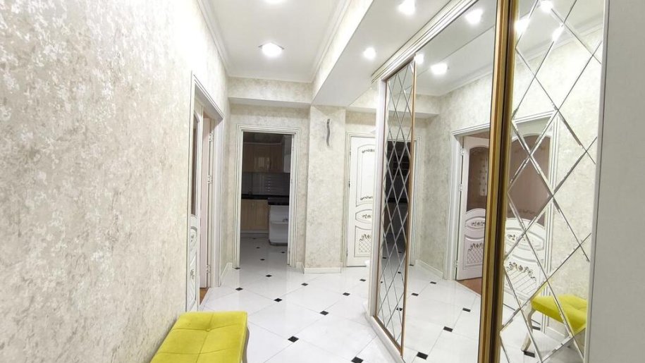 Kirayə verilir 3 otaqlı yeni tikili, 135 m², Elmlər Akademiyası m.-4