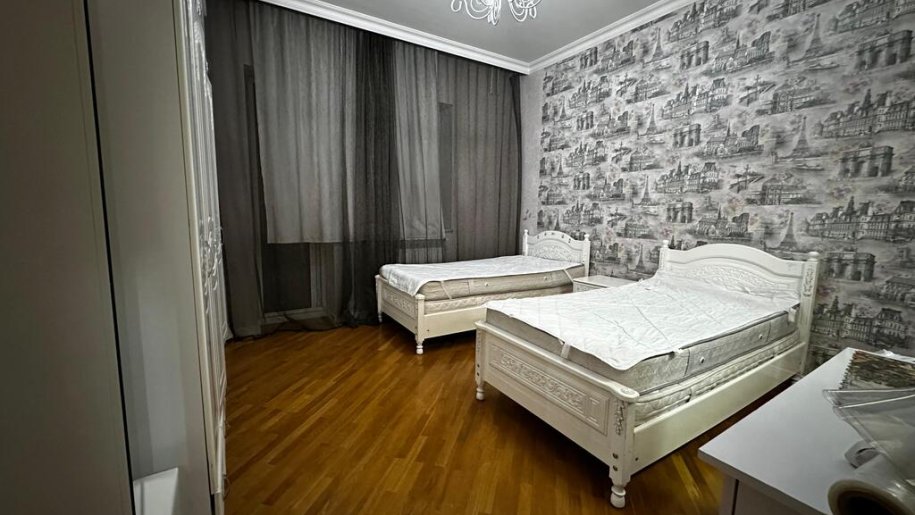 Kirayə verilir 3 otaqlı yeni tikili, 135 m², Elmlər Akademiyası m.-8