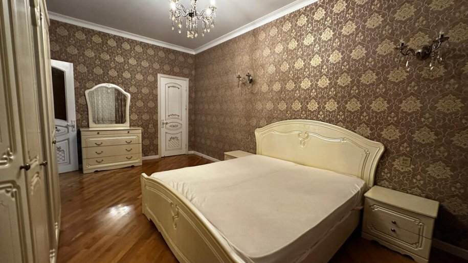 Kirayə verilir 3 otaqlı yeni tikili, 135 m², Elmlər Akademiyası m.-10