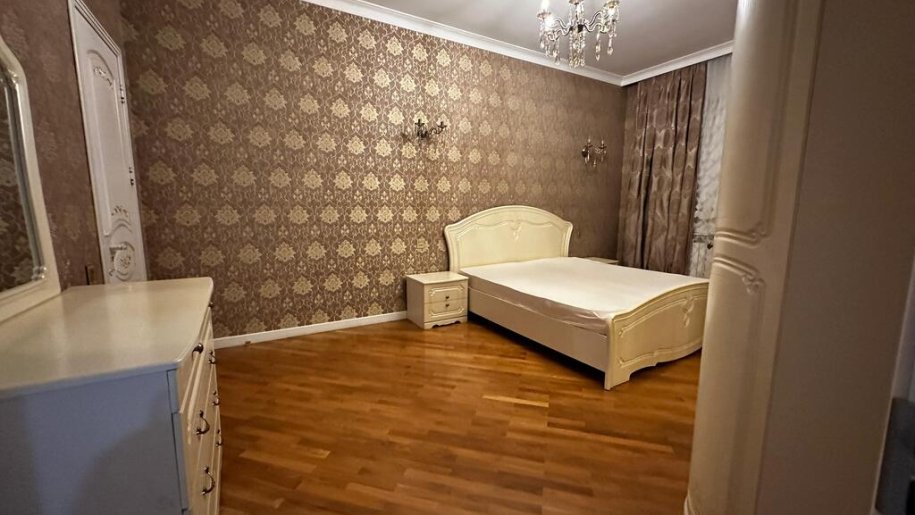 Kirayə verilir 3 otaqlı yeni tikili, 135 m², Elmlər Akademiyası m.-12