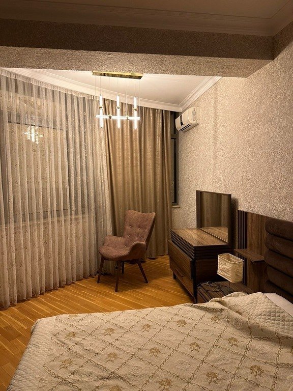 Kirayə verilir 3 otaqlı yeni tikili, 180 m², Nizami m.-12