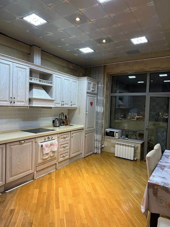 Kirayə verilir 3 otaqlı yeni tikili, 180 m², Nizami m.-2