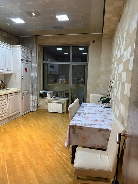 Kirayə verilir 3 otaqlı yeni tikili, 180 m², Nizami m.-12
