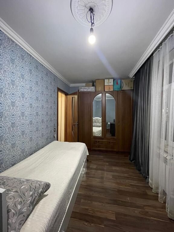 Satılır 2 otaqlı köhnə tikili, 52 m², Qara Qarayev m.-4