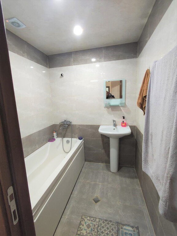Satılır 4 otaqlı yeni tikili, 120 m², İnşaatçılar m.-8