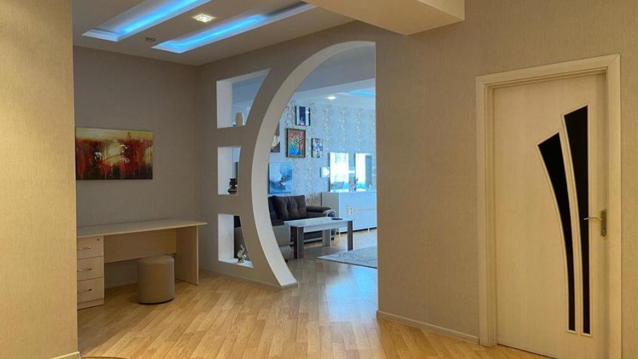 Kirayə verilir 3 otaqlı yeni tikili, 151 m², İnşaatçılar m.-17