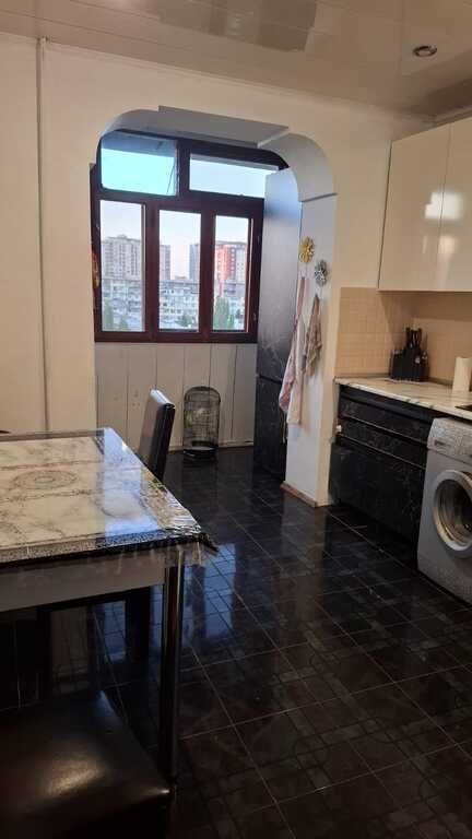 Satılır 3 otaqlı köhnə tikili, 90 m², Xalqlar dostluğu m.-8