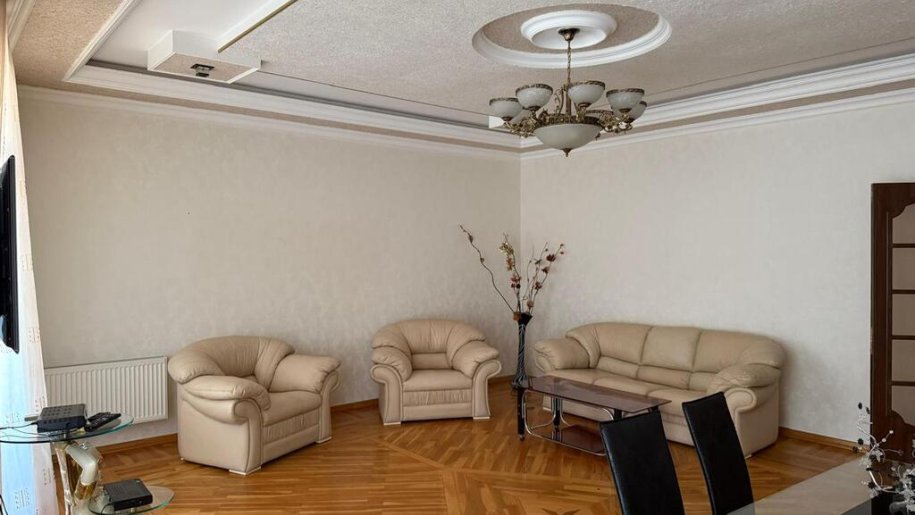 Kirayə verilir 3 otaqlı yeni tikili, 150 m², 28 May m.-10