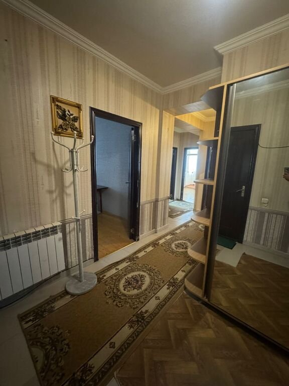 Kirayə verilir 3 otaqlı yeni tikili, 130 m², İnşaatçılar m.-5