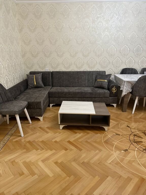 Kirayə verilir 4 otaqlı köhnə tikili, 100 m², 28 May m.-1