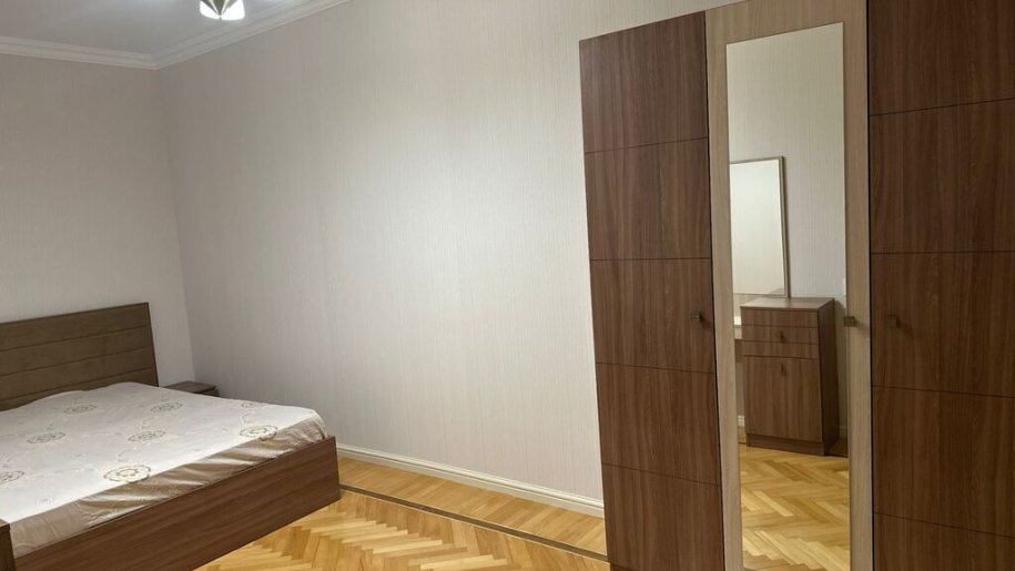 Kirayə verilir 4 otaqlı köhnə tikili, 100 m², 28 May m.-7