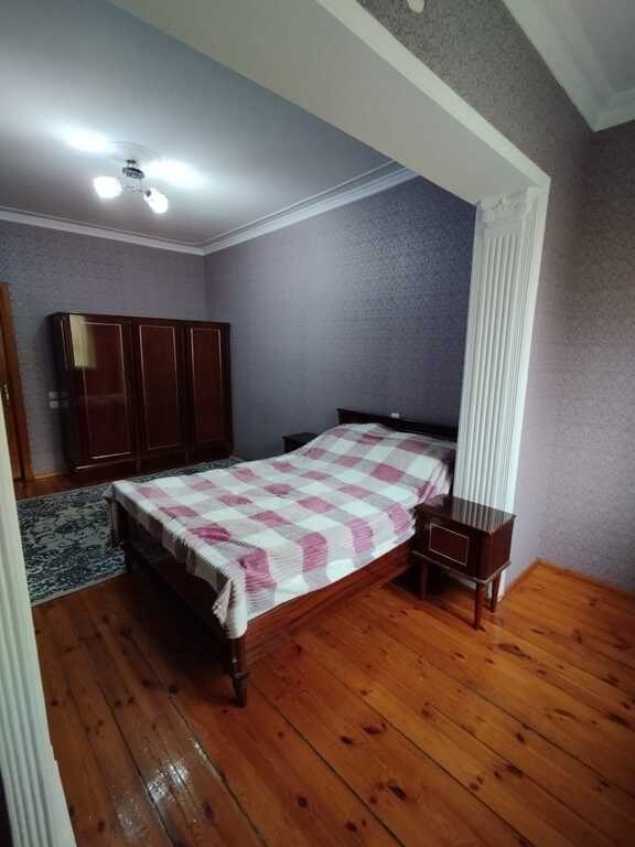 Kirayə verilir 4 otaqlı köhnə tikili, 110 m², İnşaatçılar m.-17