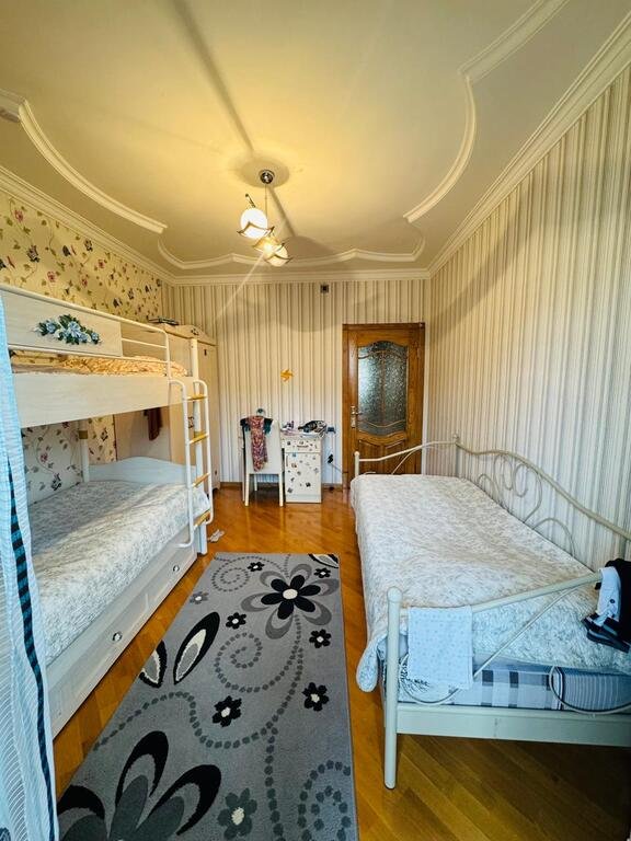 Satılır 3 otaqlı köhnə tikili, 85 m², İnşaatçılar m.-4