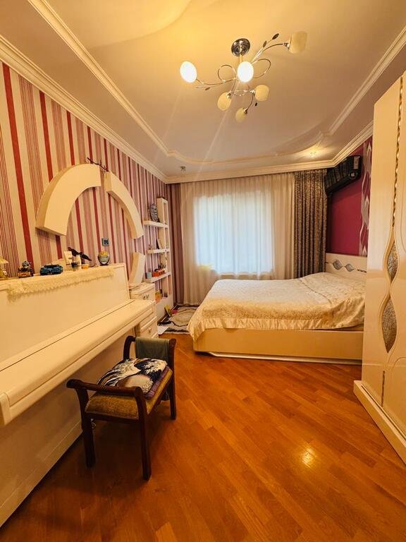 Satılır 3 otaqlı köhnə tikili, 85 m², İnşaatçılar m.-5