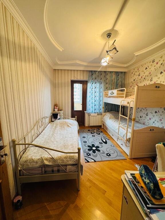 Satılır 3 otaqlı köhnə tikili, 85 m², İnşaatçılar m.-7