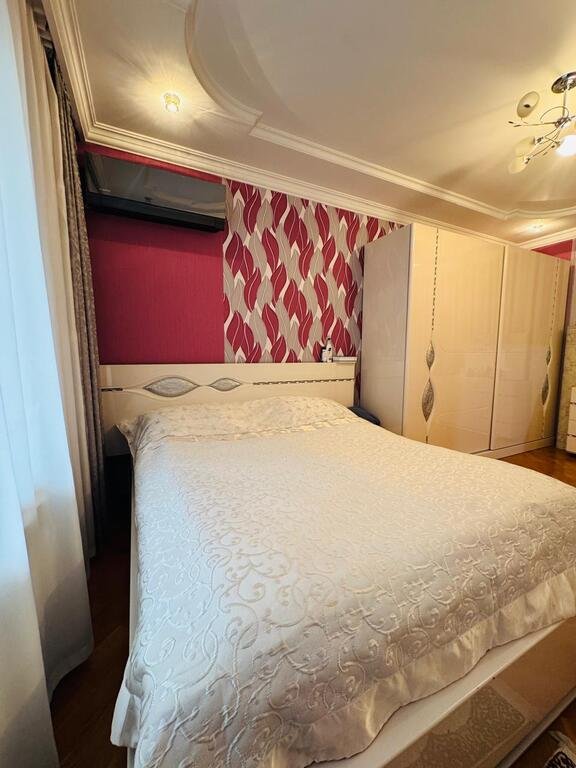 Satılır 3 otaqlı köhnə tikili, 85 m², İnşaatçılar m.-8