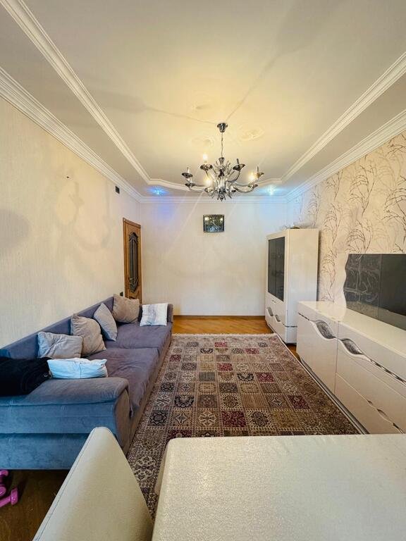 Satılır 3 otaqlı köhnə tikili, 85 m², İnşaatçılar m.-9