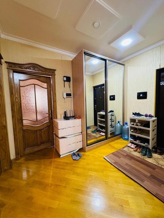 Satılır 3 otaqlı köhnə tikili, 85 m², İnşaatçılar m.-12