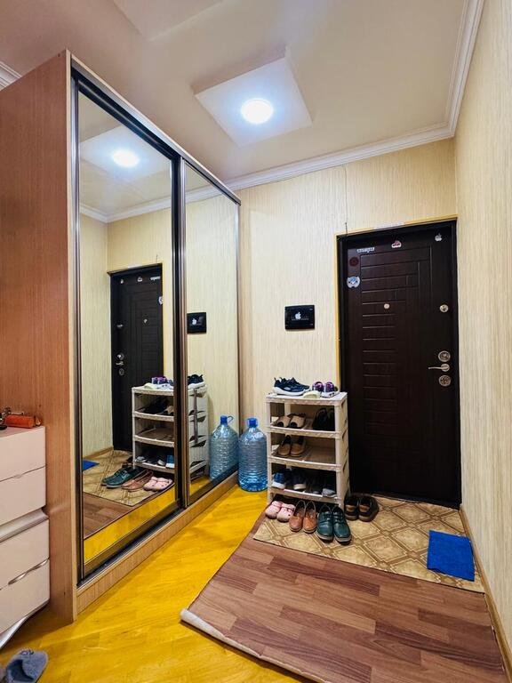 Satılır 3 otaqlı köhnə tikili, 85 m², İnşaatçılar m.-14