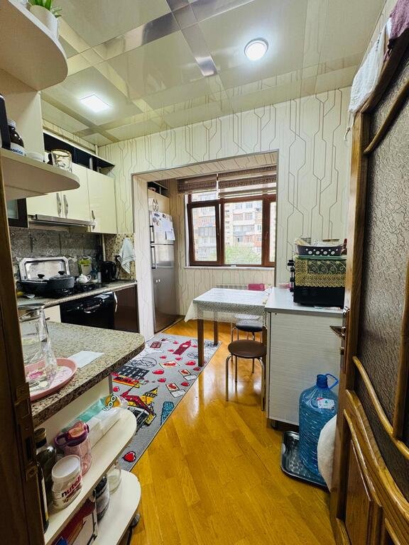 Satılır 3 otaqlı köhnə tikili, 85 m², İnşaatçılar m.-15